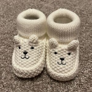 NWT- new born baby booties with white bears